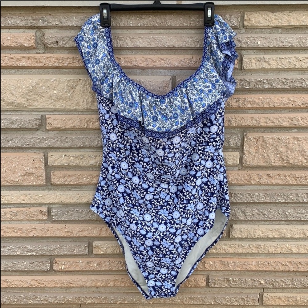 Jessica Simpson swimsuit